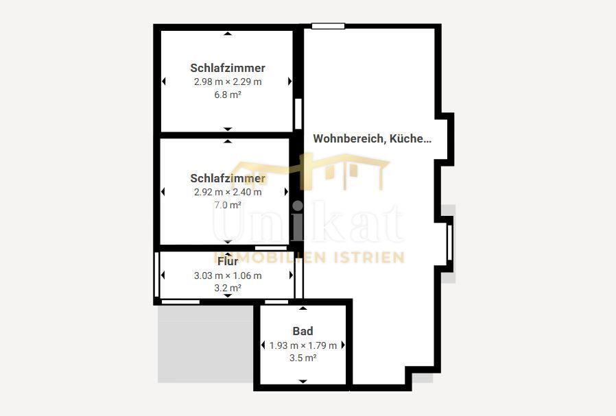 Renovirana kamnita hiša s bazenom